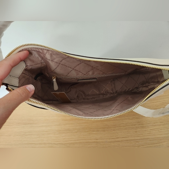 NWT MICHAEL KORS Dover Signature Large Half Moon Shoulder Bag Black - Picture 2 of 7